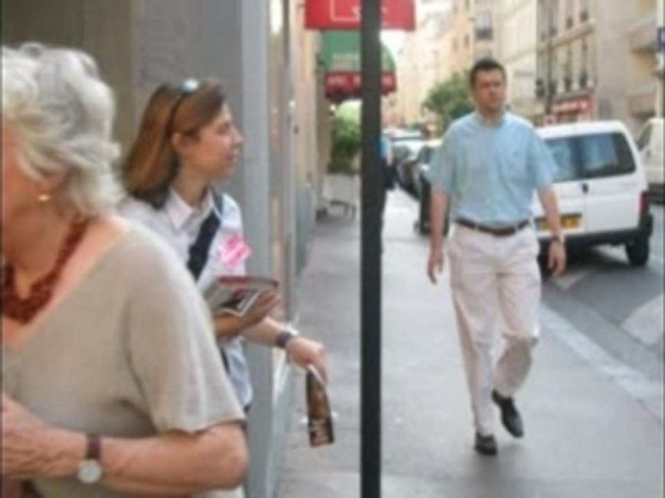 Distribution de tracts à Levallois