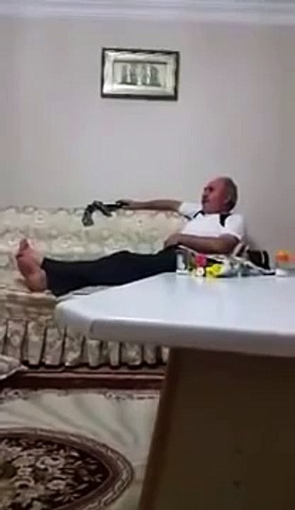 Komik video survivora küfür eden adam ☆ Komedi ve Eğlence izle (video)  ツ