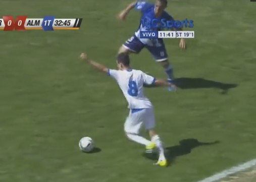 Nicolas Yaque pulls off amazing nutmeg after fake rabona