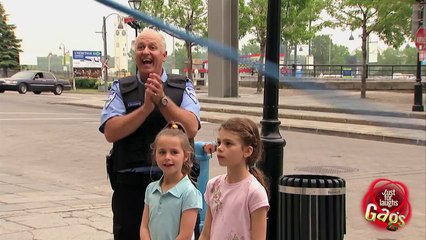 الشرطة تحب لعبة نط الحبل