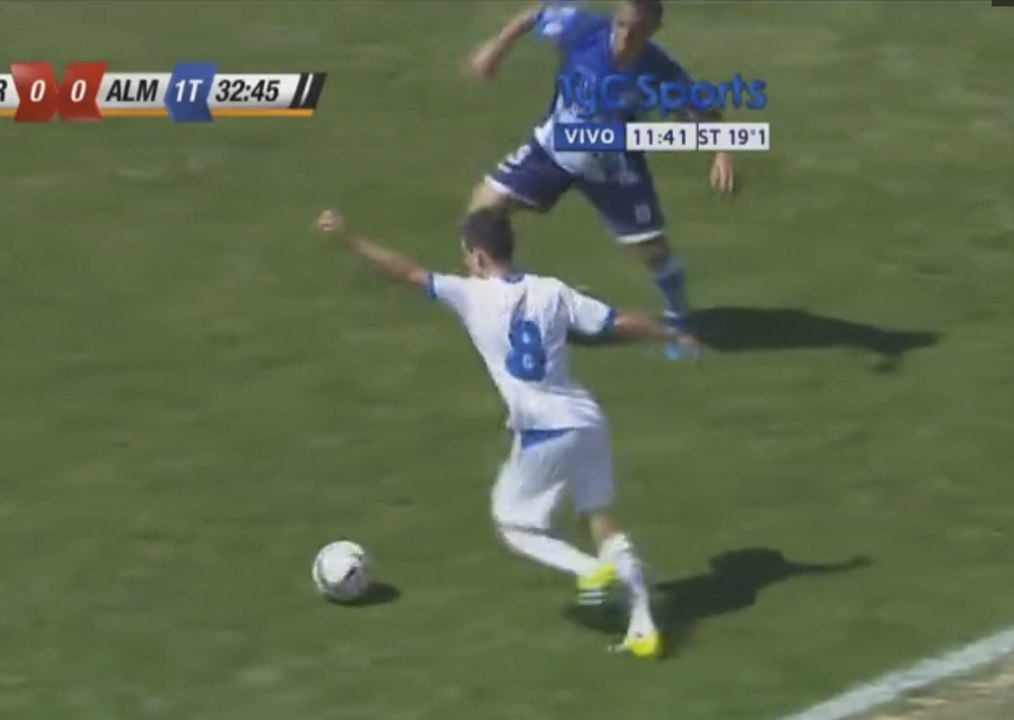 Nicolas Yaque signe le petit pont de l'année : feinte du coup du foulard et humiliation