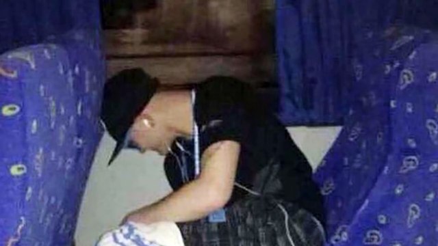 Ужас!.. Нечто жуткое смотрит в окно… Туристы случайно сняли...