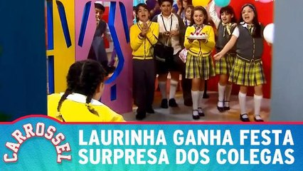 Laurinha ganha festa surpresa na escola