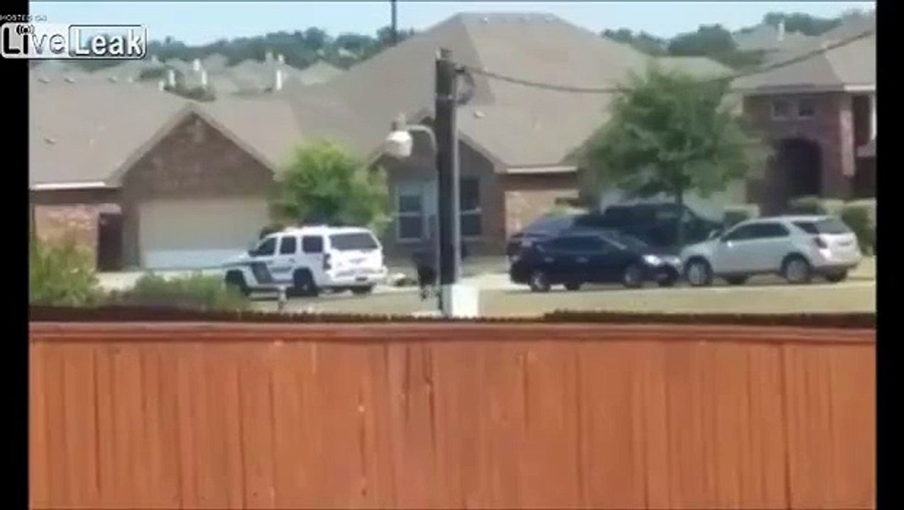 video  Texas police 'shoot man with hands up'.