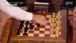 Chess grandmaster Magnus Carlsen vs Bill Gates