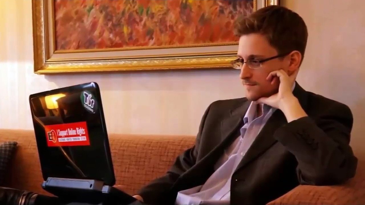 سنودن الكائنات الفضائية تحاول الاتصال بنا