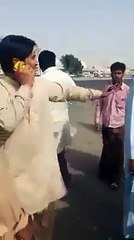 پٹھان نے سعودی عرب میں کالے چور کو پستول کے ساتھ پکڑ لیا ویڈیو دیکھیں