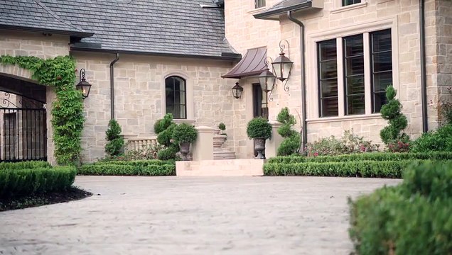 Adidas envoi un camion plein de chaussures à James Harden