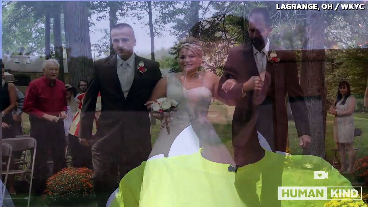 Ce père a interrompu le mariage de sa fille, po...