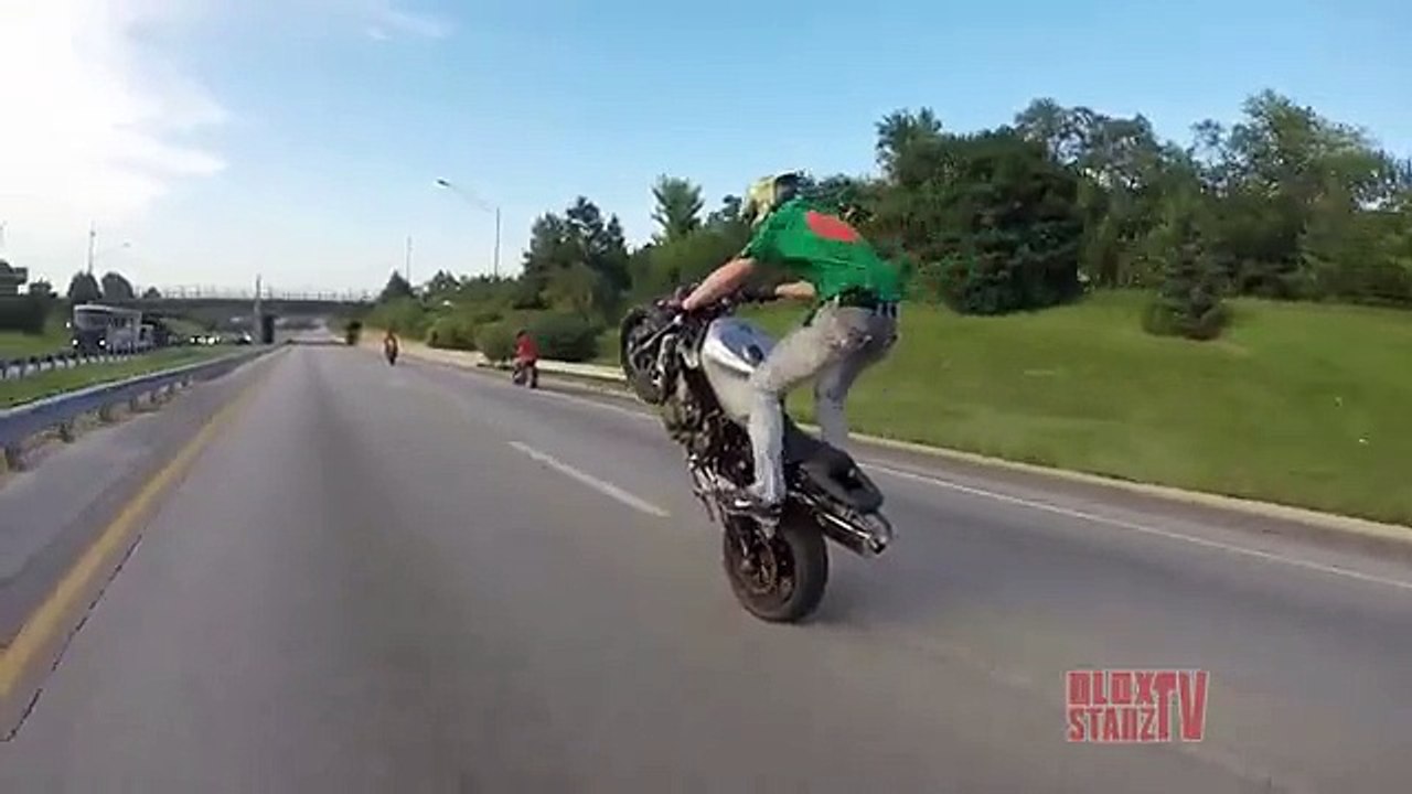 Street Bike POLICE CHASE Motorcycle Stunts Running From The COPS MOM Ride 2015 BIKERS VS C