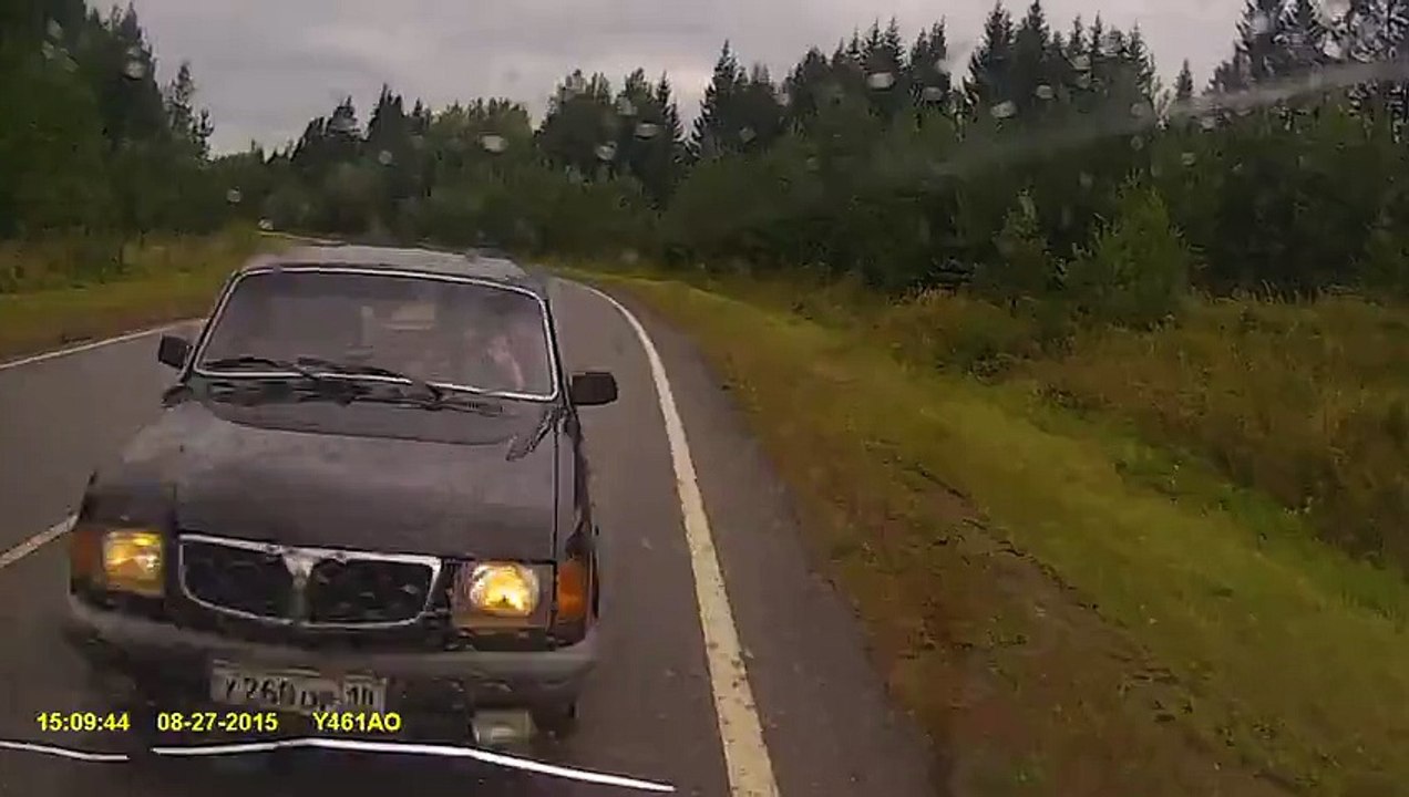 Gardez les mains sur le volant, et pas de téléphone dans les mains.