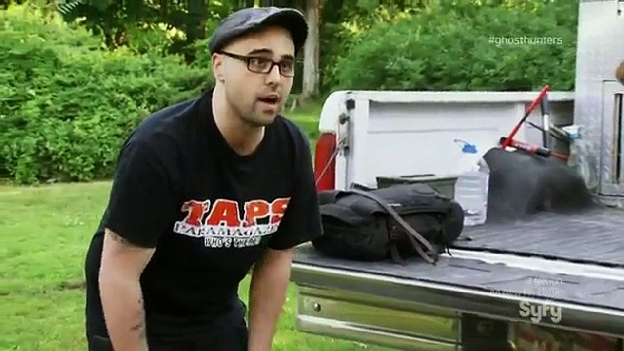 Ghost Hunters S10E06 There Ghosts The Neighborhood - VO