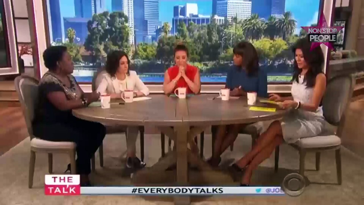 Alyssa Milano en larmes à la télé, elle soutient son ancien collègue de "Madame est servie" (Vidéo)