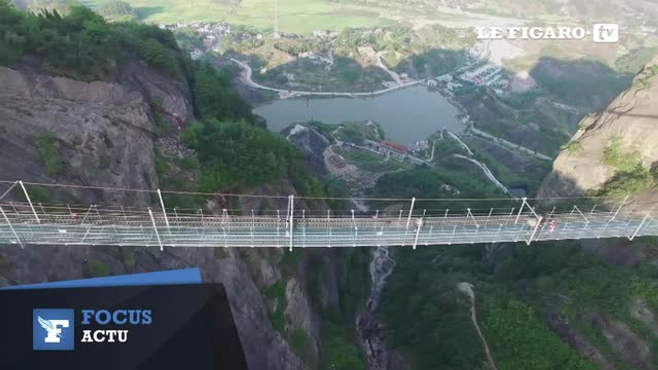 Chine : un pont en verre pour défier le vertige