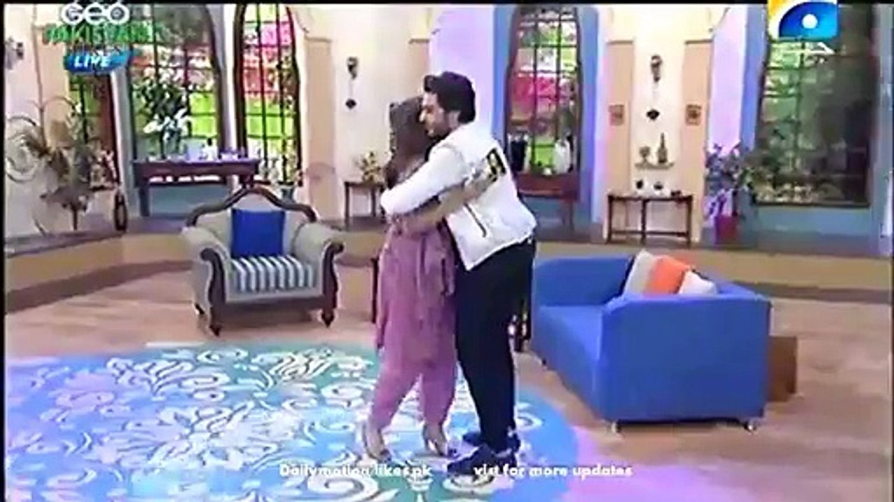 Bushra Ansari crossing All Limites In Live Show