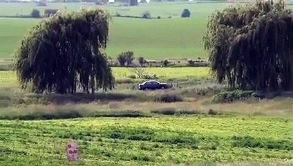 Crazy Redneck shooting on a car : amazing explosion