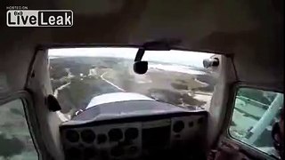 Extreme cross wind landing near crash