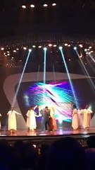 Urwa Hocane Falls Down Onstage at Lux Style Awards 2015