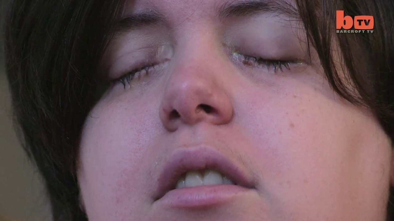 Crazy Woman purposefully blinds herself to become disabled