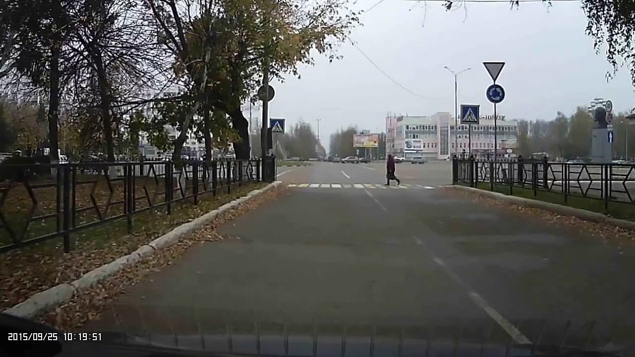 Allez une fois, je suis prioritaire, mais je préfère lui céder ma place.