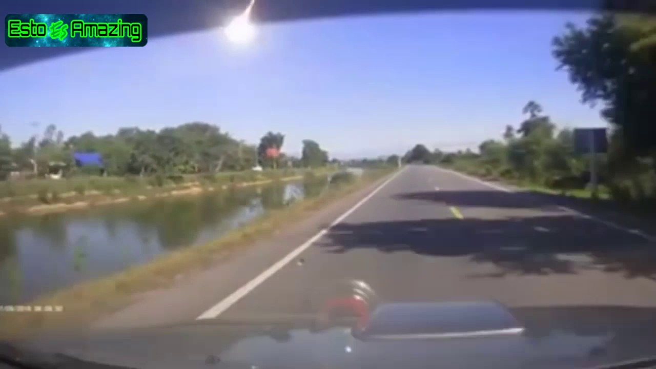 Meteorito Cae En Tailandia, Bolas De Fuego  | Meteor Fireball Falls in Thailand 2015