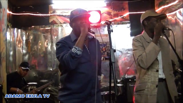 ADAMO EKULA ET TYLON MUANDA DANS LA TOUT NEIGE DE YA JOSSART ET ZAIKO LANGA LANGA