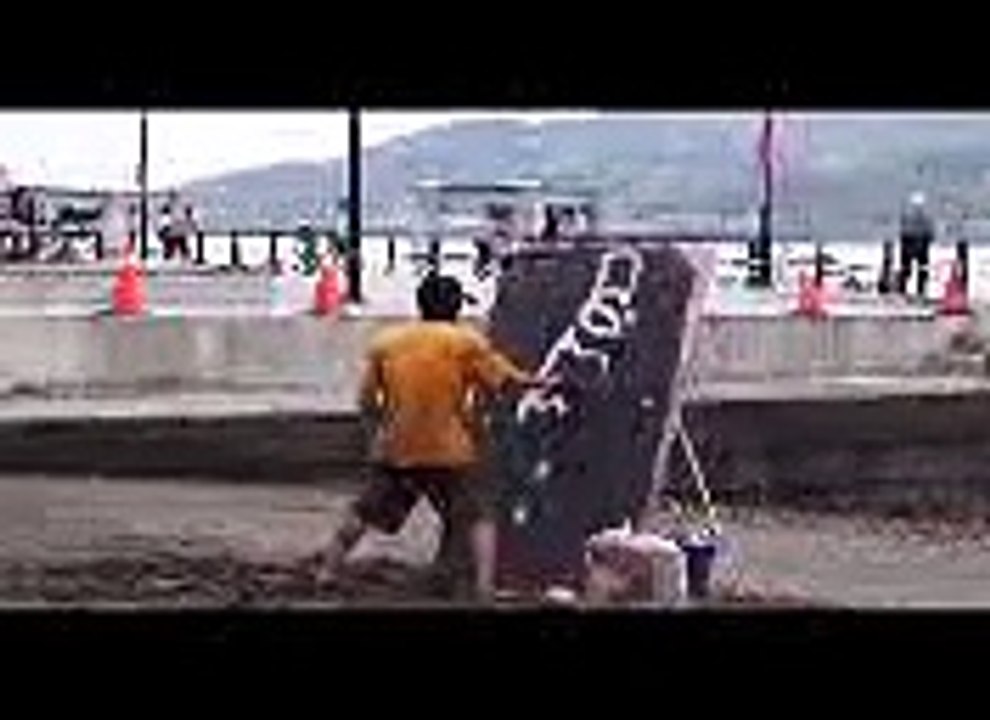 Street Artist Drawing Bruce Lee 2015 Latest