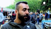 Los refugiados abandonan poco a poco el parque Maximiliano en Bruselas