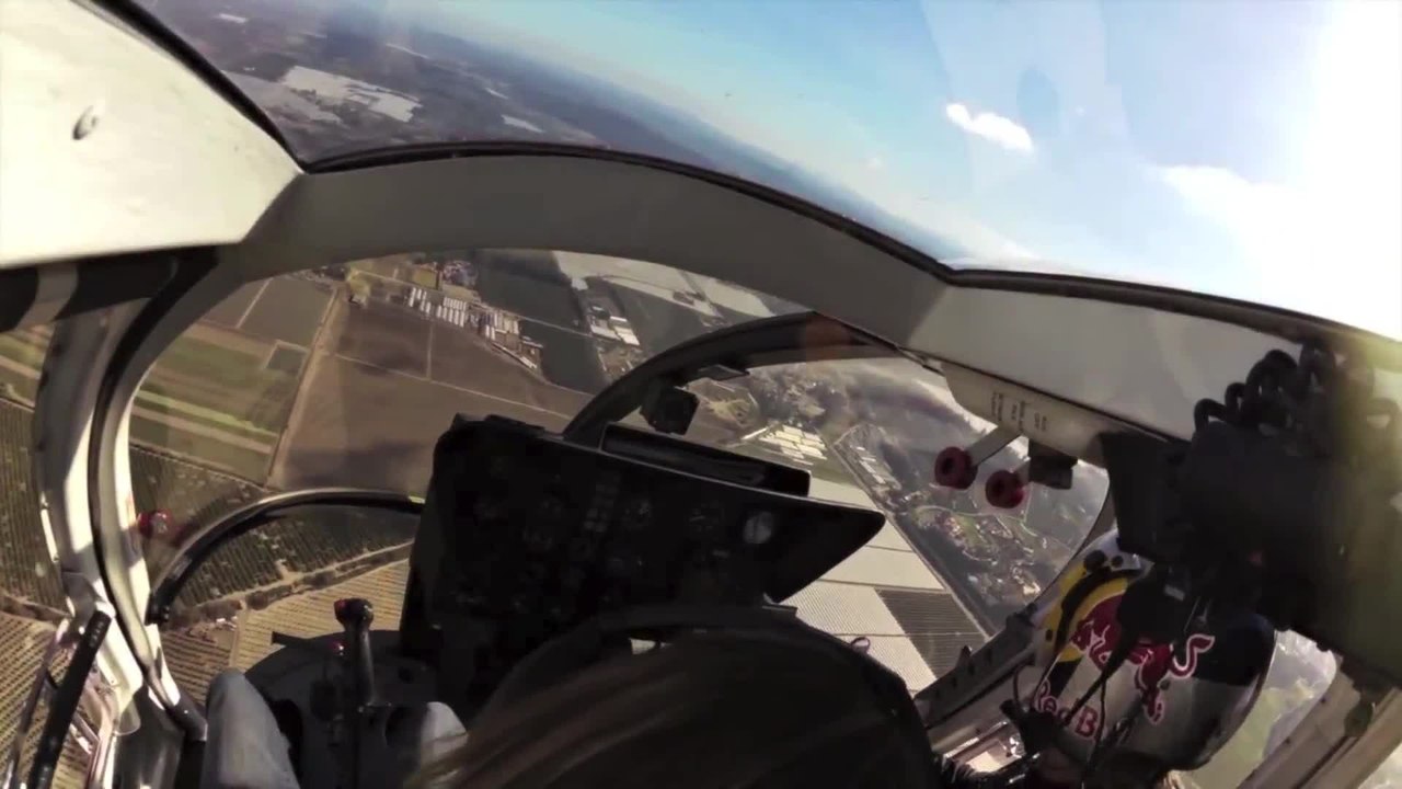 Flying with Red Bull Aerobatic Pilot Chuck Aaron