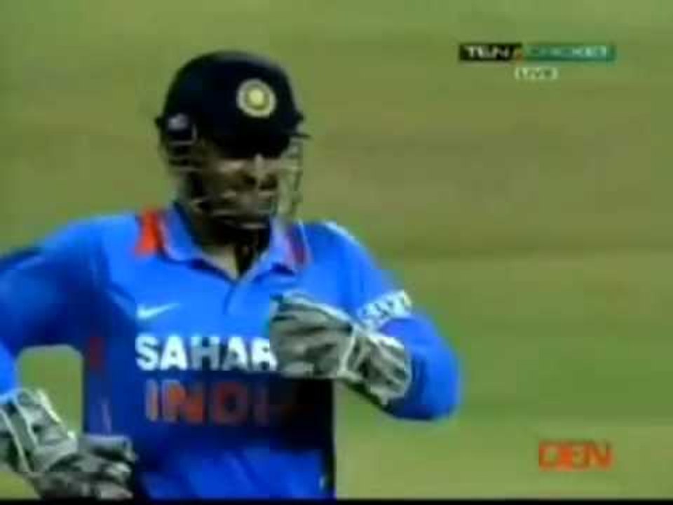Dhoni imitates Manoj Tiwary Funny