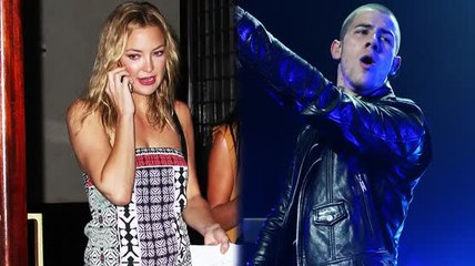 Скачать видео: Nick Jonas Refuses to 'Talk About' Hangin' With Kate Hudson