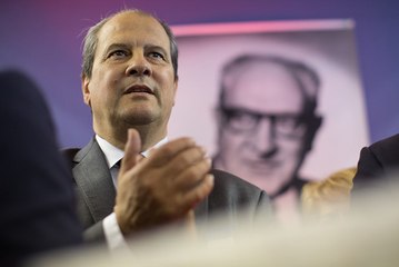 «Je suis venu car il faut que la famille se rassemble dans le combat que nous allons mener en Nord Pas de Calais Picardie» (J-C Cambadélis à Arras, le 1er octobre 2015)