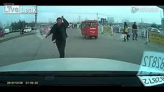 Man reverses car to avoid scammer
