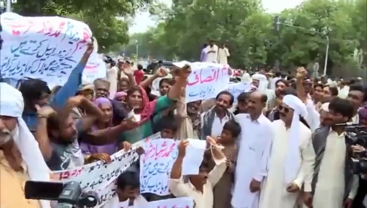 آنکھیں پھٹ جائیں گی یہ ویڈیو دیکھ کر ۔ قوم سو رہی اتنا بڑا فراڈ۔یہ ویڈیو زیادہ سے زیادہ شیر کریں اور فیس بک صفحہ کو پسند کرنا متآپ کیا کہیں گے اس پر؟