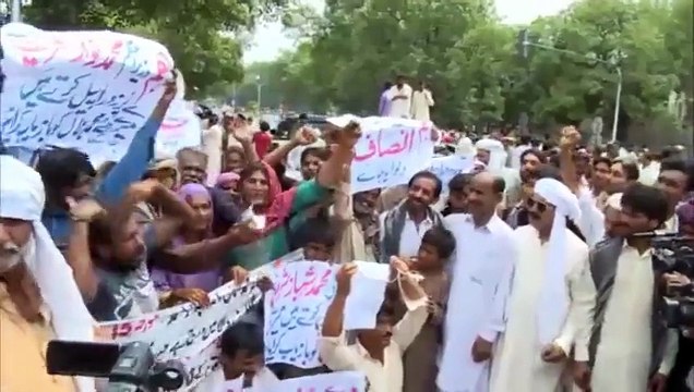 آنکھیں پھٹ جائیں گی یہ ویڈیو دیکھ کر ۔ قوم سو رہی اتنا بڑا فراڈ۔یہ ویڈیو زیادہ سے زیادہ شیر کریں اور فیس بک صفحہ کو پسند کرنا متآپ کیا کہیں گے اس پر؟