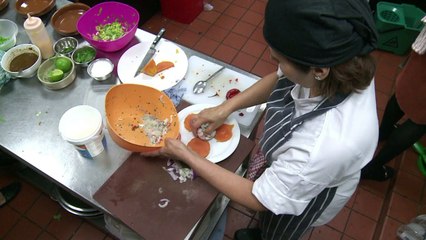 La cocina que convierte a las migrantes en empresarias