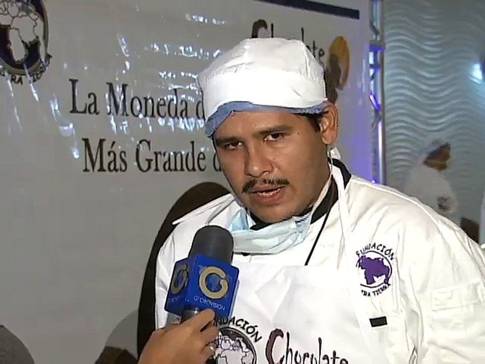 Venezuela fabrica la moneda de chocolate más grande del mundo