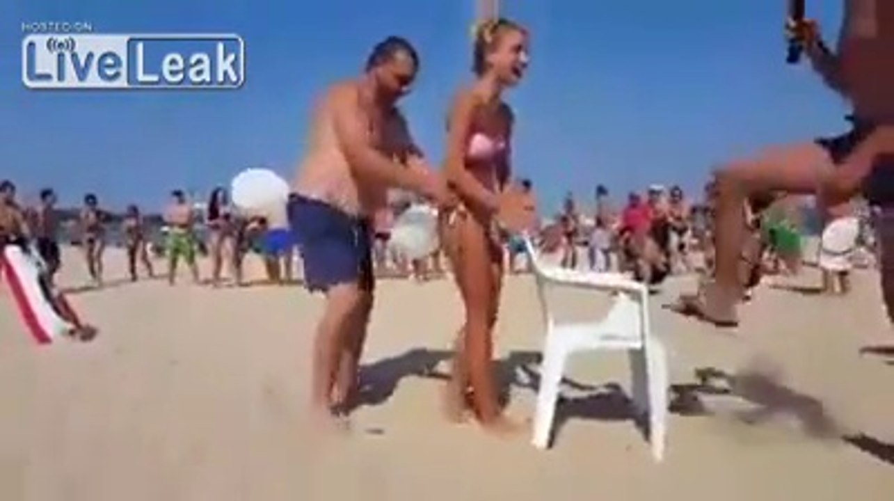 LiveLeak.com - Fun at the beach !!!