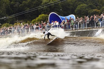 Perfect Waves Every 30 Seconds | Red Bull Unleashed 2015