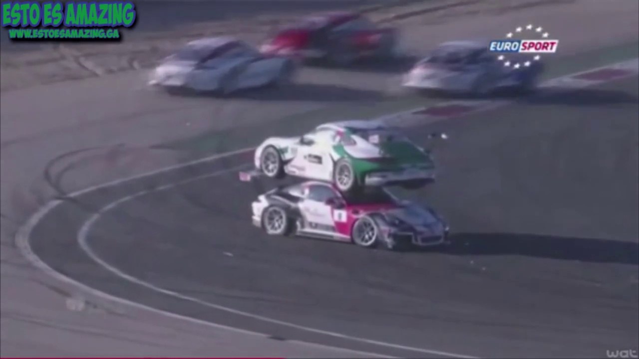 Increible Choque En Carrera | Porsche Termina Sobre Otro 2015