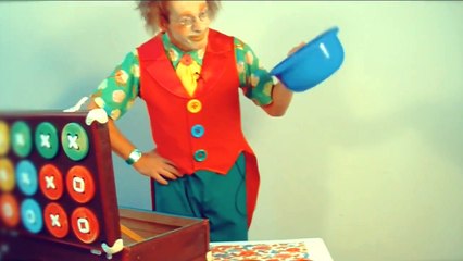 Clown videos for kids. Poogie the clown washes cups. Клоун для детей