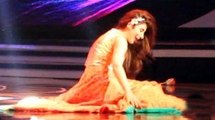 Urwa Hocane Falls on Stage at Lux Style Awards 2015
