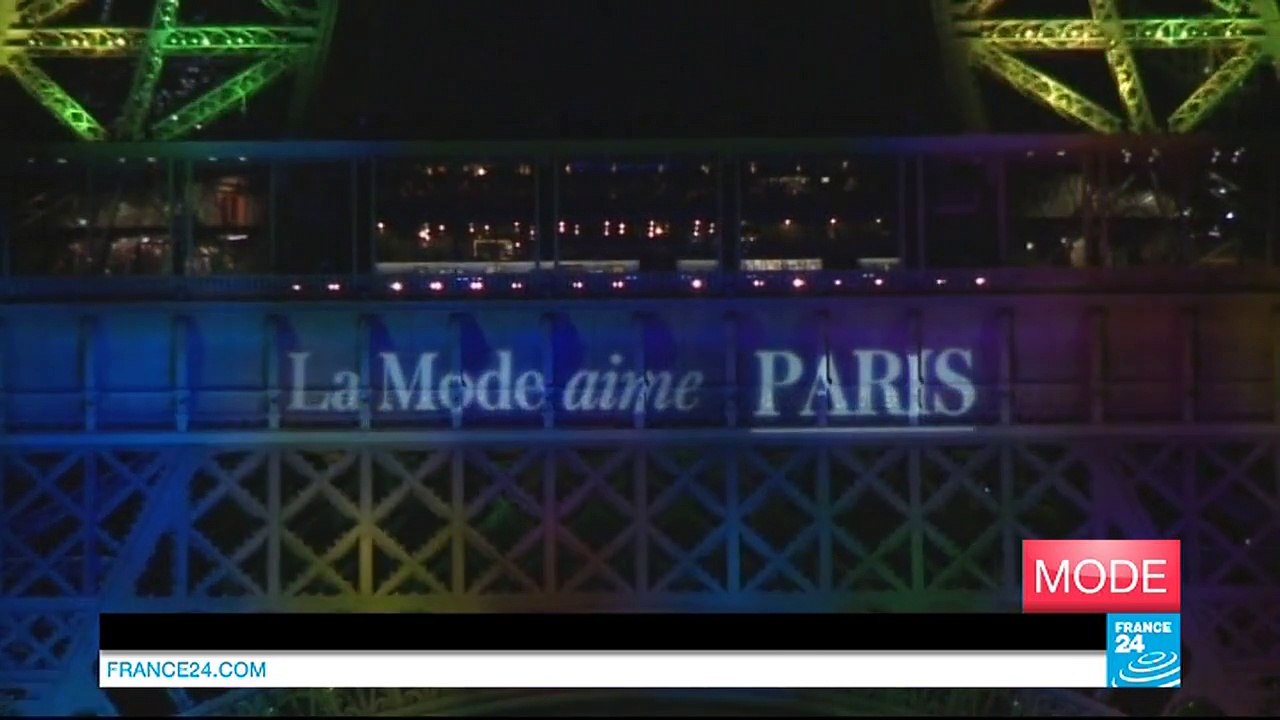 Paris aime la mode : pour la fashion week, la Tour Eiffel prend des couleurs !