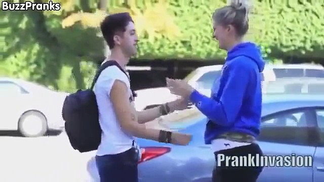 Pegadinha beijando mulheres super gatas senhoras bonitas menina quente Best Kissing Pranks
