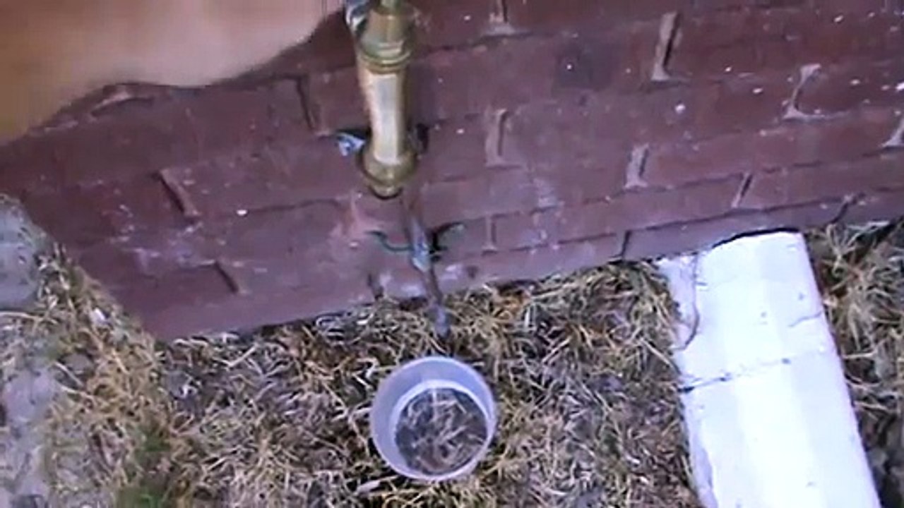 How To Fill up a Plastic Container with Water