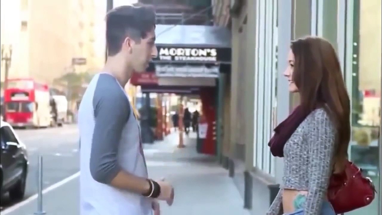 Pegadinha beijando mulheres Super gostosas Beijos com pegada HD/HQ Best Kissing Pranks Of