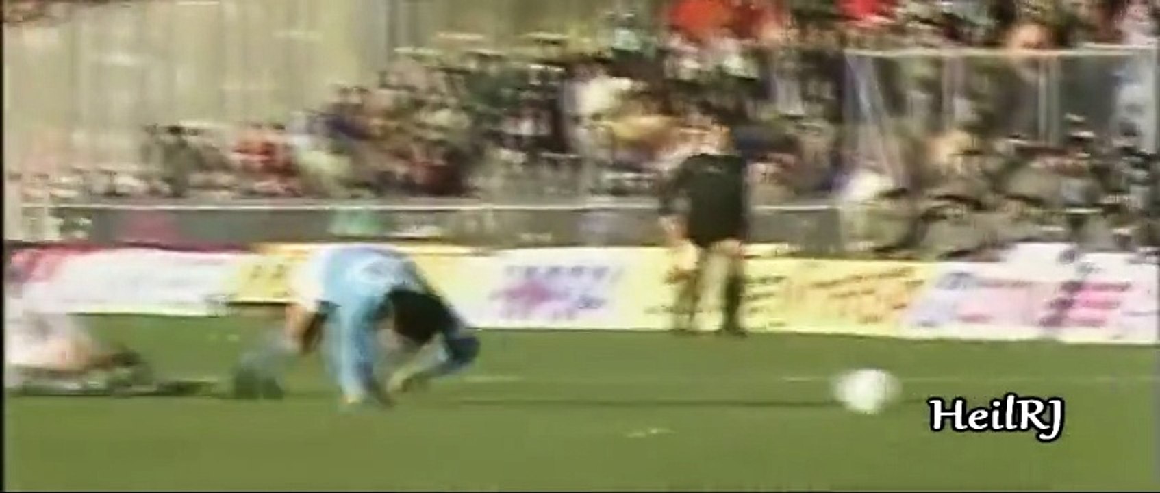 Diego Maradona vs Lionel Messi ● Argentine DNA Skills