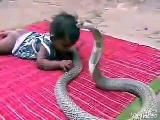See What Snake Did when Baby was in Front of Her
