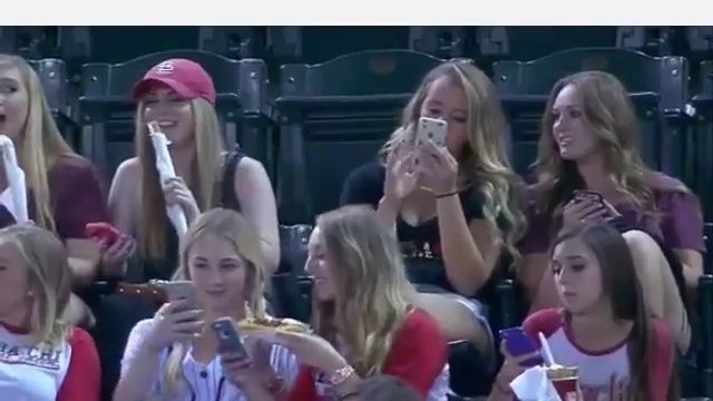 Ces meufs qui prennent des selfies sont juste ridicule