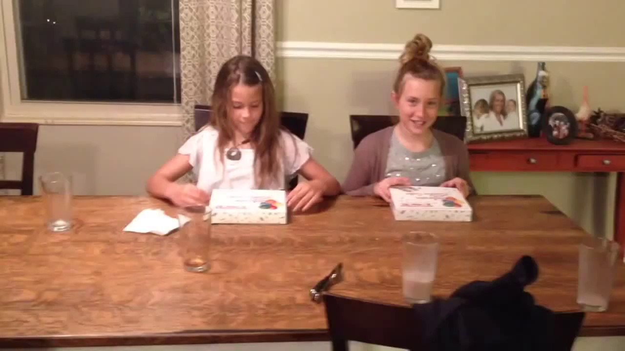 Annonce d'une maman à ses deux filles qu'elles vont devenir des grandes soeurs !